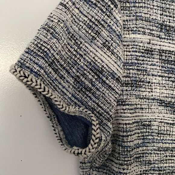 Max Studio White and Blue Textured Fit and Flare Cap Sleeve Short Dress - Picture 5 of 16